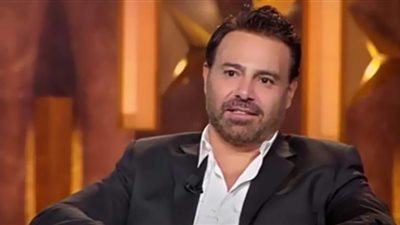 عاصي الحلاني يفتتح حفله بالموسيقى العربية بـ بحبك وبغار .. فيديو