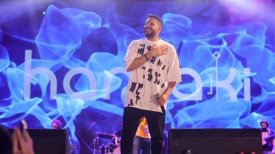 محمد حماقي ومسرح كامل العدد في الكويت.. فيديو