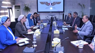 وزيرا الطيران والبيئة يبحثان آخر الاستعدادات لقمة المناخ COP27