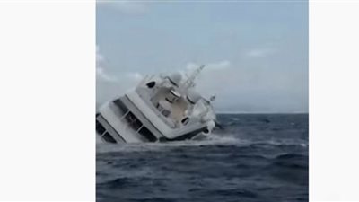 غرق يخت فاخر قبالة السواحل الإيطالية (شاهد)