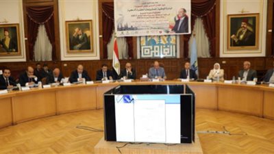محافظ القاهرة يترأس ندوة شرح تنفيذ مبادرة المشروعات الخضراء الذكية