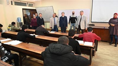 رئيس جامعة الفيوم يتفقد امتحانات كليات المجمع الطبي