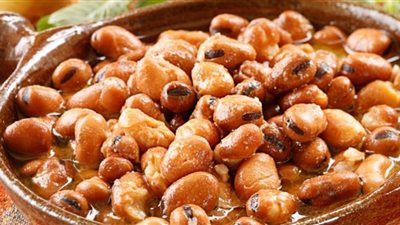 الطن بكام النهاردة.. سعر الفول اليوم السبت عند التاجر