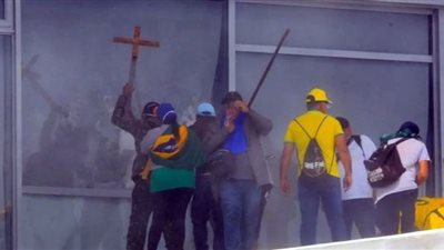 اقتحام الكونجرس والقصر الرئاسي في البرازيل