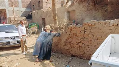 حملة لرفع الإشغالات بنجع الخولى ومنطقة الزحاليق فى دشنا بقنا