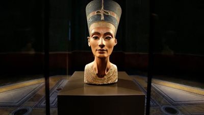 ملوك مصر أسرى مقابل بعض الدولارات.. التاريخ لا يُشترى