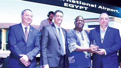 وزير الطيران: إشادة دولية جديدة بتطبيق المطارات المصرية لأعلى معايير نظم السلامة