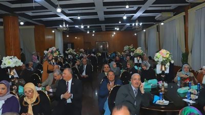 جامعة المنصورة تكرم أعضاء هيئة التدريس الذين بلغوا سن التقاعد