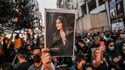 إطلاق الرصاص الحي على متظاهرين في إيران ( شاهد)