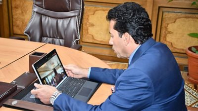 وزير الرياضة يؤازر المنتخب الاوليمبي قبل لقاء اسواتيني