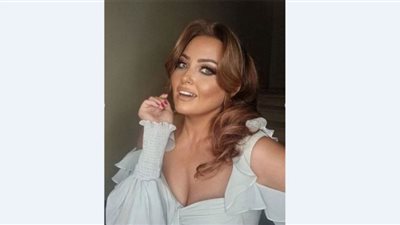 بشرى تستعرض أنوثتها بفستان لامع في مهرجان قرطاج