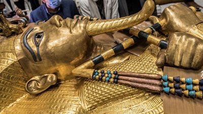 الصورة الحية لتوت عنخ آمون في مكتبة الإسكندرية