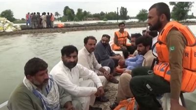 مقتل 800 شخص في فيضانات باكستان خلال 3 أشهر.. فيديو