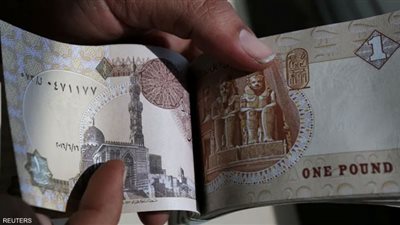 المركزي يُخفض قيمة الجنيه أمام الدولار رسميًا إلى 24