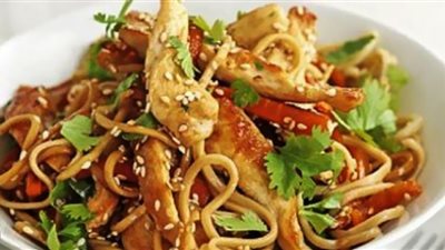 أسرع طريقة لعمل نودلز الدجاج بالسمسم