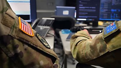 عطل في أنظمة الطيران الأمريكي يدق طبول الحرب