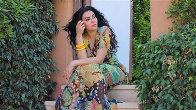 ميرهان حسين زهرة تسحر العيون بالشيفون والماسكرا السوداء