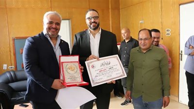 نقابة الأطباء تكرم أبطال مستشفى النصر للتأمين الصحي بحلوان