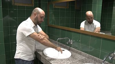 حكم الوضوء داخل الحمام