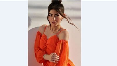 ليلى زاهر تبرز جمالها بالجلد الأسود والشعر الأشقر| صور