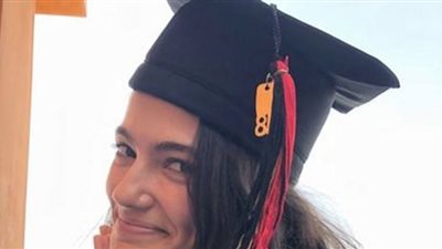 تارا عماد تحتفل بتخرجها.. إيميل الجامعة منعني من حضور الحفل