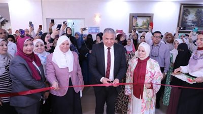 نائب رئيس جامعة الأزهر يفتتح المعرض الفني للمشغولات اليدوية