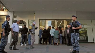 مشهد اقتحام المصارف اللبنانية يعود من جديد