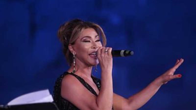 نوال الزغبي وسط حضور ضخم في مهرجان القلعة (صور)