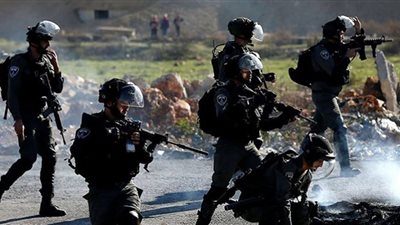 استشهاد فلسطيني برصاص الاحتلال أثناء محاولته الدفاع عن نجله