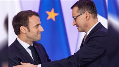 رئيس وزراء بولندا يلتقي الرئيس الفرنسي لبحث ملف الأزمة الأوكرانية