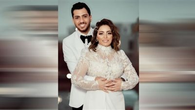 بالدانتيل المطرز.. إلهام عبد البديع أميرة في عقد قرانها (صور)