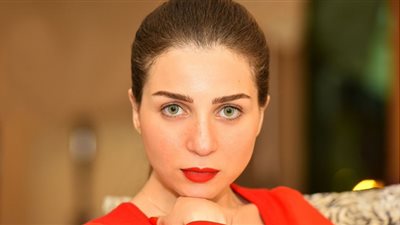 مي عز الدين تتصدر التريند بسبب شائعة زواجها