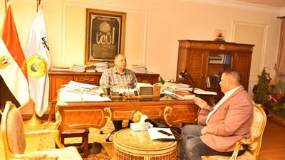 محافظ أسيوط يلتقي مسئولي التضامن الإجتماعي ويشيد بنسب الانجاز