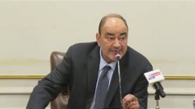 مذكرات عاجلة لوزيري المالية والتجارة والبنك المركزي لغياب «الجوانتي الطبي» من السلع المستثناة بقرار «الاعتمادات المستندية»