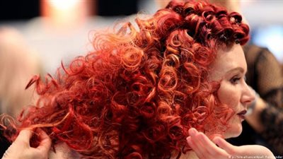 هل استخدام صبغات الشعر يسبب السرطان؟.. أطباء يجيبون