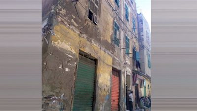مديرية التضامن تعاين عقار المنشية المنهار وصرف تعويضات للمتضررين بالاسكندرية