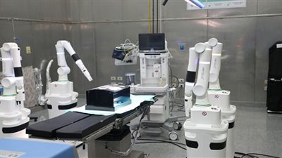 استخدام الروبوت الجراحي في قصر العيني بالمجان (صور)