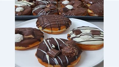 طريقة عمل دوناتس بالشوكولاتة لعشاق الحلويات