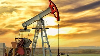 أسعار النفط العالمية تتراجع وسط مخاوف من تقليص الطلب