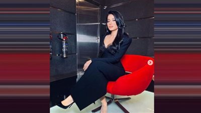 رحمة رياض تسحر العيون بالأسود (شاهد)