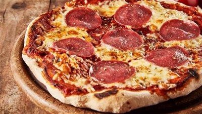 طريقة تحضير بيتزا سلامي زي المطاعم