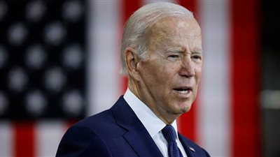 الأمريكيون غاضبون من بايدن للقائه مُتحولًا جنسيًا