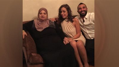 صورة تجمع والد ريم البارودي مع أحمد سعد