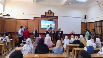 رئيس جامعة السادات يرد على جدل صور المحكمة الصورية للطلاب