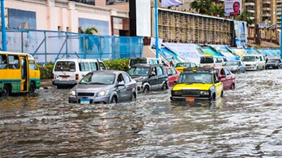 منخفض جوي وأمطار رعدية غزيرة على الإسكندرية| فيديو