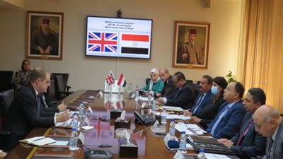 مصر تدرس تعزيز التعاون مع بريطانيا في مجال سك العملة