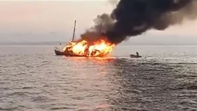 انفجار مركب صيد ينهي حياة شخصين ويصيب 3 آخرين