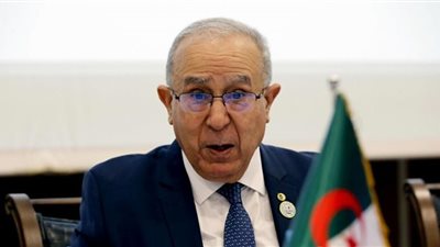 وزير الخارجية الجزائري يُعلّق على حضور الزعماء في القمة العربية