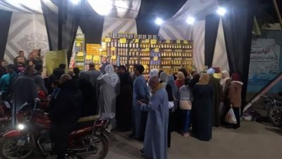 إقبال المواطنين على معارض أهلًا رمضان بني سويف