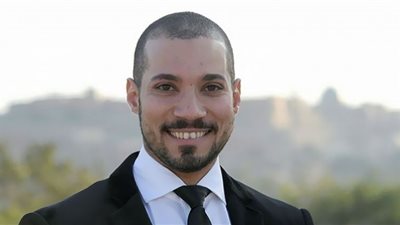 عبدالله رشدى أمام ساحات القضاء بتهمة هتك عرض جيهان العراقية